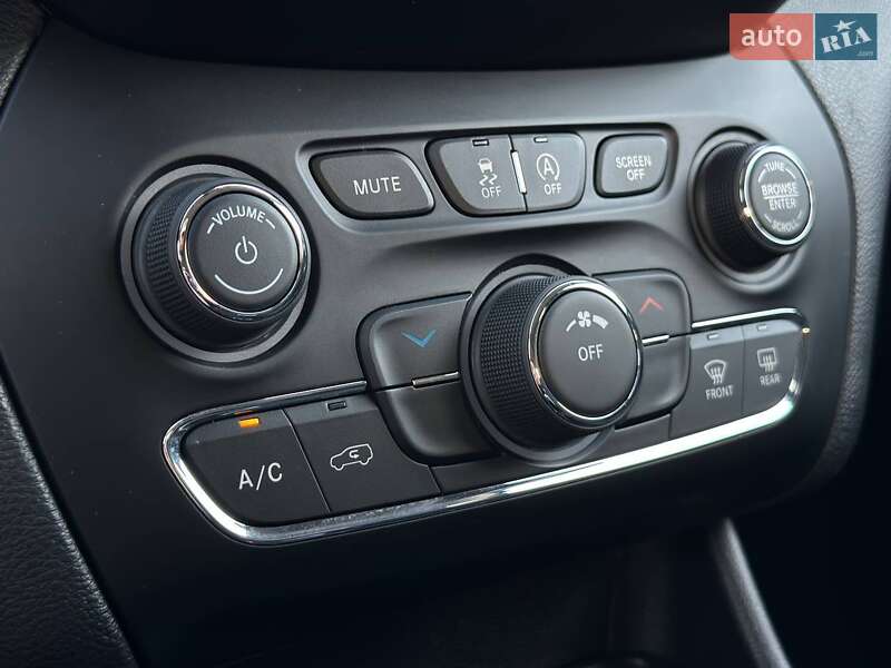 Внедорожник / Кроссовер Jeep Cherokee 2018 в Киеве