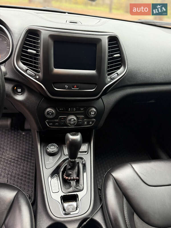 Внедорожник / Кроссовер Jeep Cherokee 2019 в Киеве