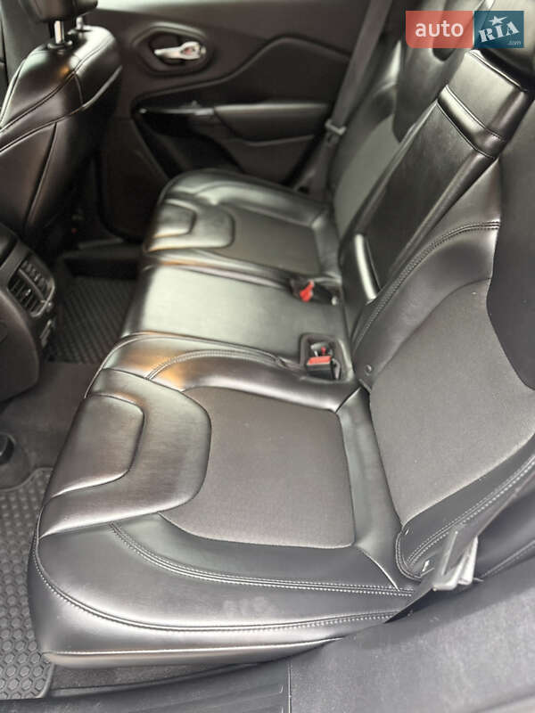 Внедорожник / Кроссовер Jeep Cherokee 2019 в Киеве