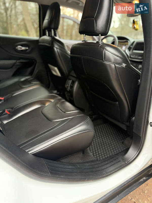 Внедорожник / Кроссовер Jeep Cherokee 2019 в Киеве