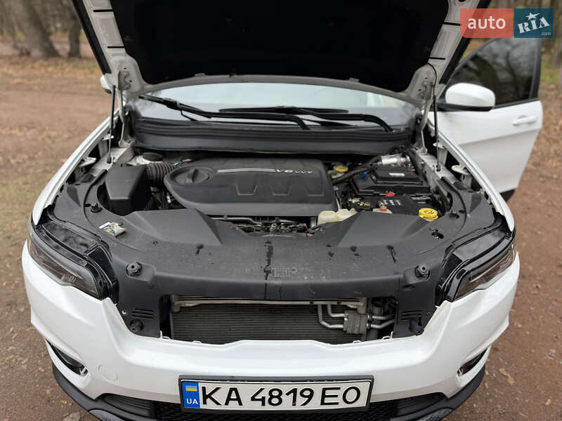 Внедорожник / Кроссовер Jeep Cherokee 2019 в Киеве