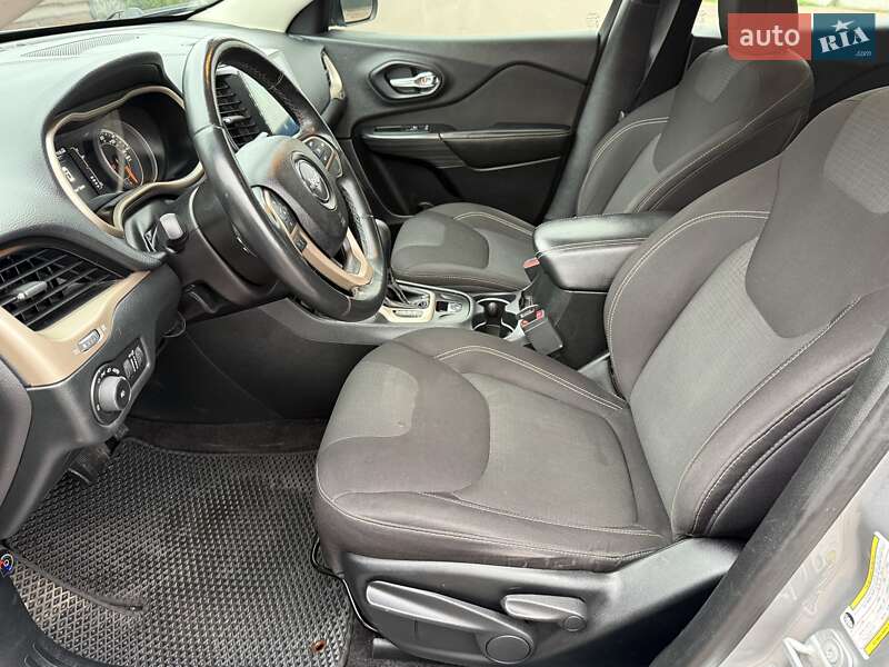 Внедорожник / Кроссовер Jeep Cherokee 2016 в Борисполе