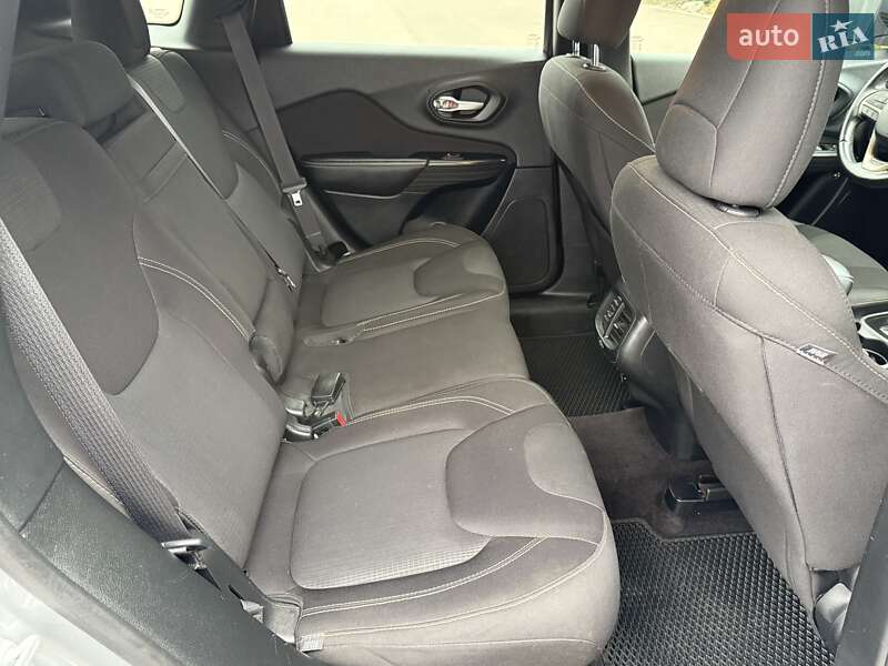Внедорожник / Кроссовер Jeep Cherokee 2016 в Борисполе
