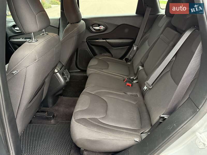 Внедорожник / Кроссовер Jeep Cherokee 2016 в Борисполе