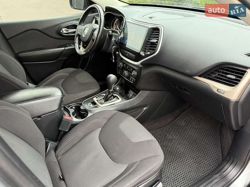 Внедорожник / Кроссовер Jeep Cherokee 2016 в Борисполе