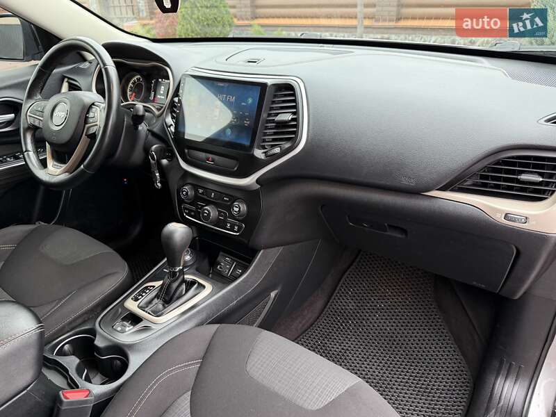 Внедорожник / Кроссовер Jeep Cherokee 2016 в Борисполе