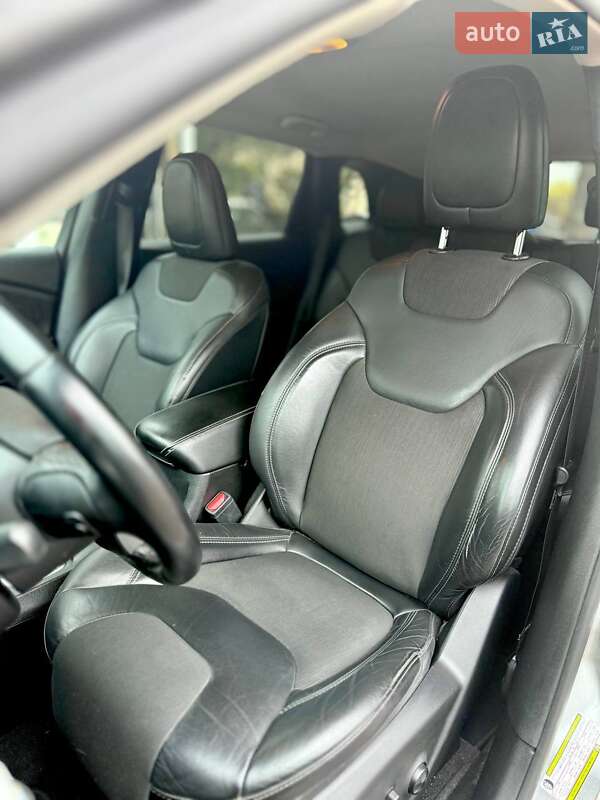 Внедорожник / Кроссовер Jeep Cherokee 2017 в Харькове