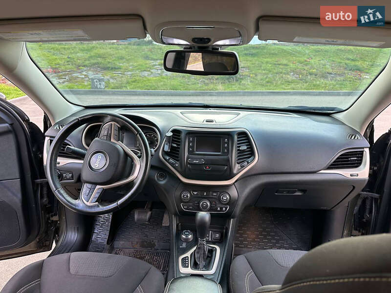 Внедорожник / Кроссовер Jeep Cherokee 2015 в Кривом Роге