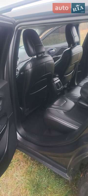 Внедорожник / Кроссовер Jeep Cherokee 2019 в Днепре фото 25 Внедорожник / Кроссовер Jeep Cherokee 2019 в Днепре