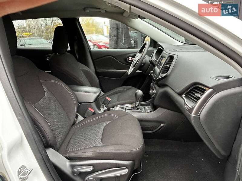 Внедорожник / Кроссовер Jeep Cherokee 2020 в Киеве