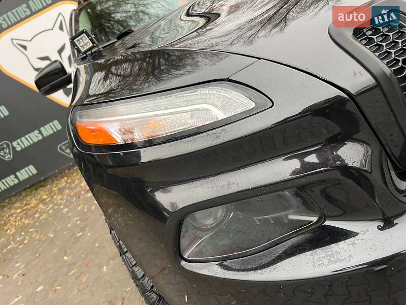 Внедорожник / Кроссовер Jeep Cherokee 2016 в Хмельницком