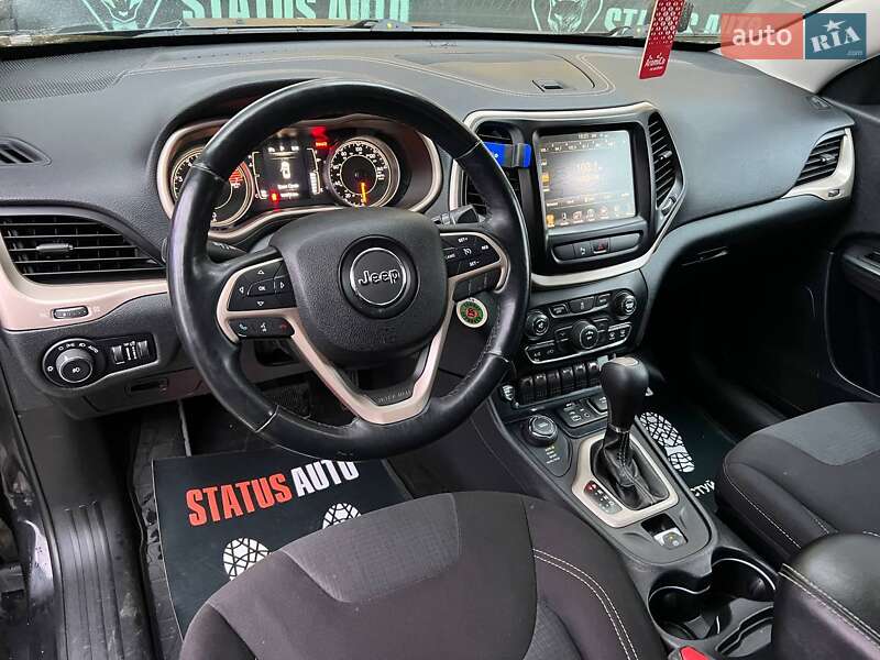 Внедорожник / Кроссовер Jeep Cherokee 2016 в Хмельницком