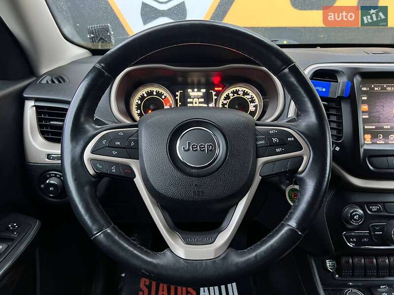 Внедорожник / Кроссовер Jeep Cherokee 2016 в Хмельницком