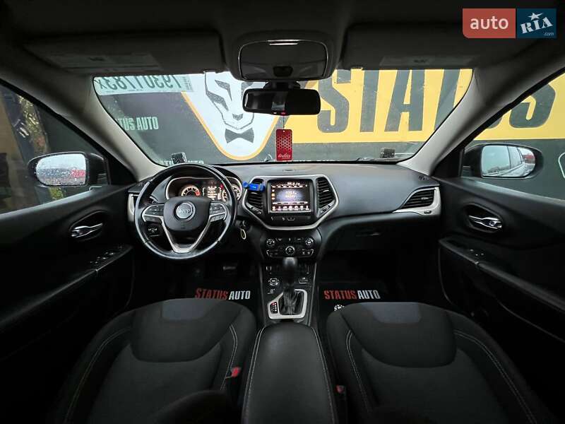 Внедорожник / Кроссовер Jeep Cherokee 2016 в Хмельницком