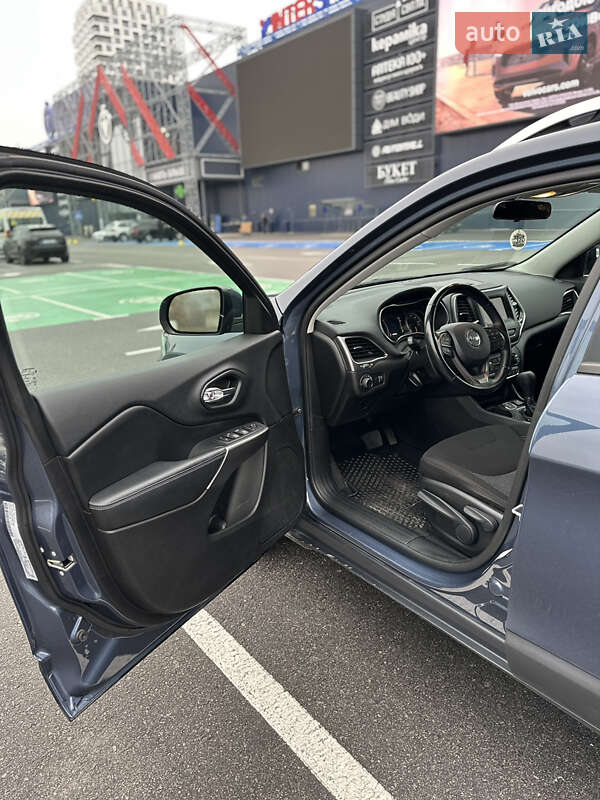 Внедорожник / Кроссовер Jeep Cherokee 2020 в Киеве