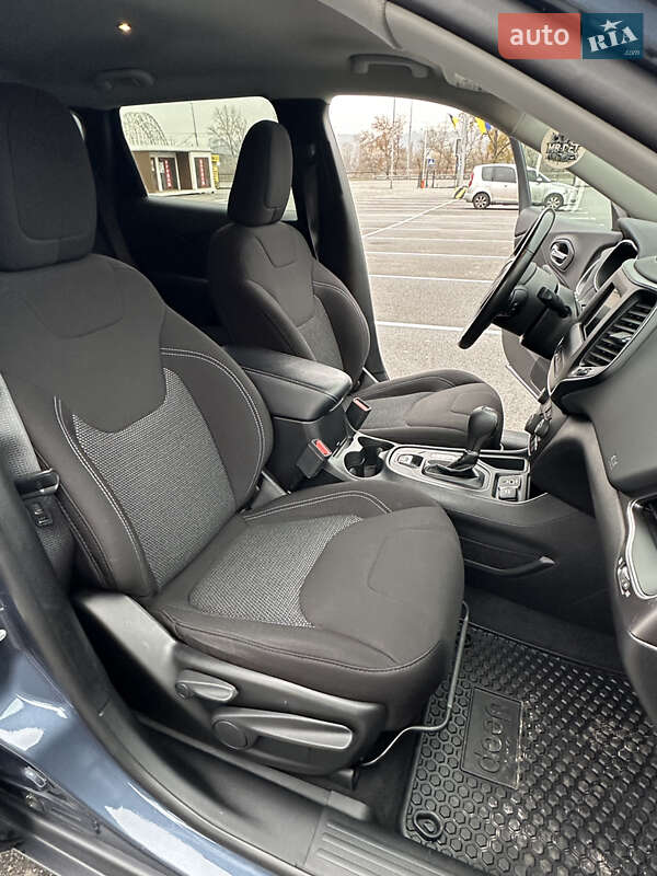 Внедорожник / Кроссовер Jeep Cherokee 2020 в Киеве