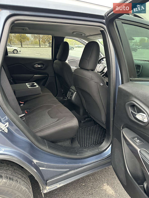 Внедорожник / Кроссовер Jeep Cherokee 2020 в Киеве