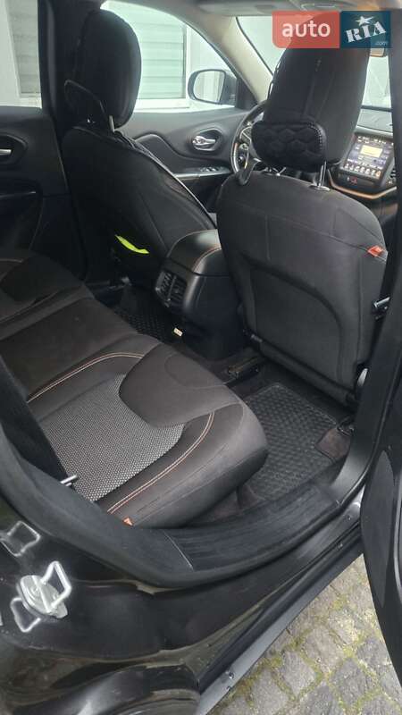 Внедорожник / Кроссовер Jeep Cherokee 2016 в Ирпене