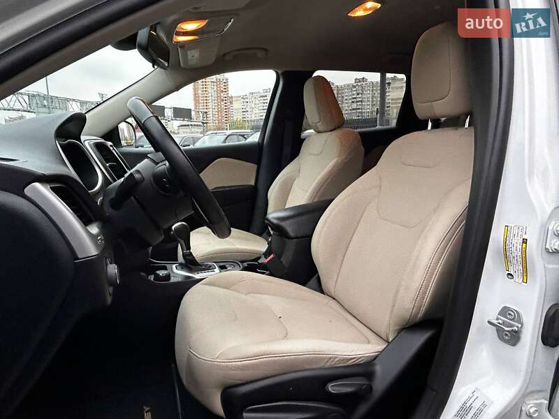 Позашляховик / Кросовер Jeep Cherokee 2015 в Києві