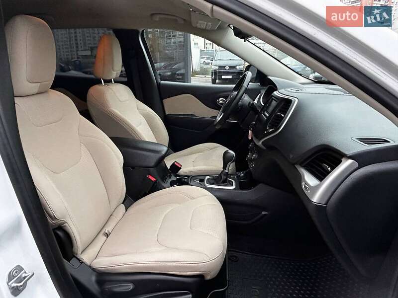 Позашляховик / Кросовер Jeep Cherokee 2015 в Києві