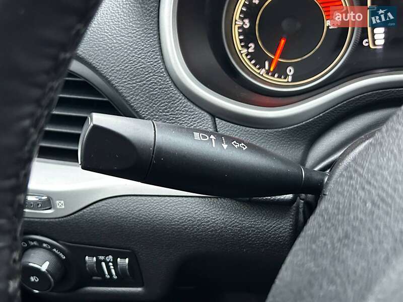 Позашляховик / Кросовер Jeep Cherokee 2015 в Києві