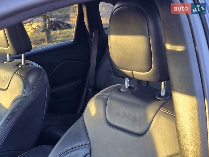 Позашляховик / Кросовер Jeep Cherokee 2015 в Рівному фото 24 Позашляховик / Кросовер Jeep Cherokee 2015 в Рівному