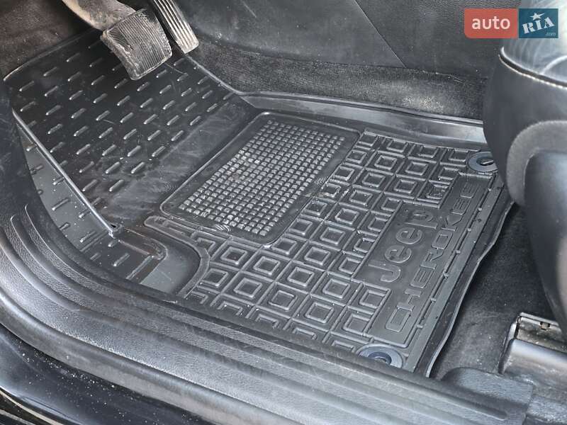 Позашляховик / Кросовер Jeep Cherokee 2015 в Рівному фото 44 Позашляховик / Кросовер Jeep Cherokee 2015 в Рівному