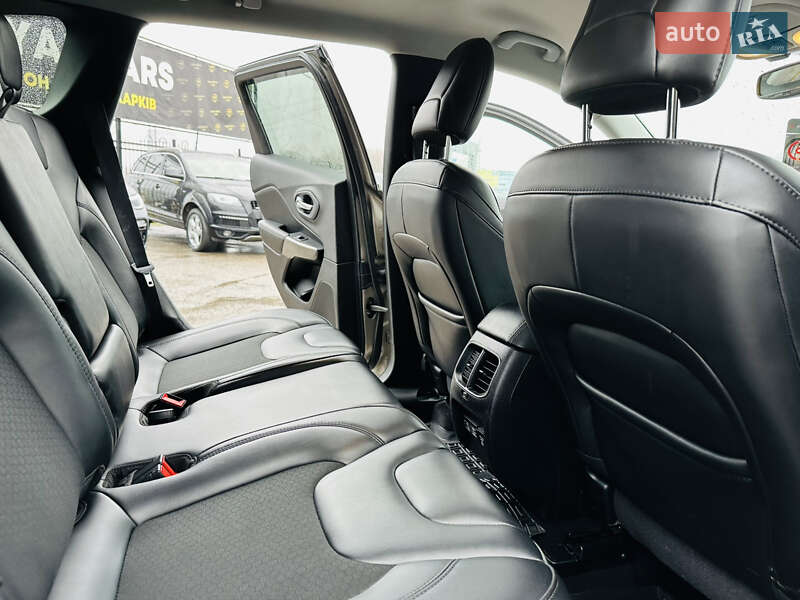 Позашляховик / Кросовер Jeep Cherokee 2020 в Харкові