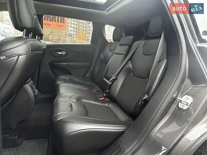 Внедорожник / Кроссовер Jeep Cherokee 2018 в Киеве