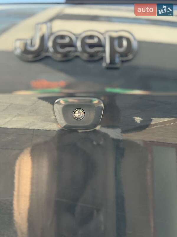 Внедорожник / Кроссовер Jeep Cherokee 2016 в Виннице