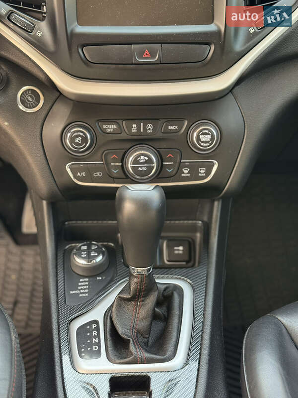 Внедорожник / Кроссовер Jeep Cherokee 2016 в Виннице