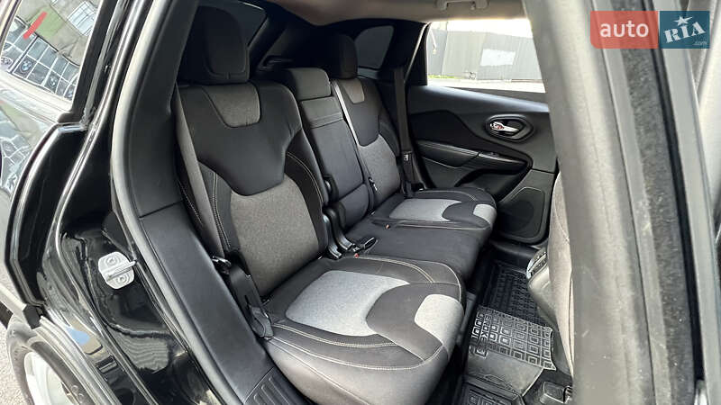 Внедорожник / Кроссовер Jeep Cherokee 2014 в Киеве