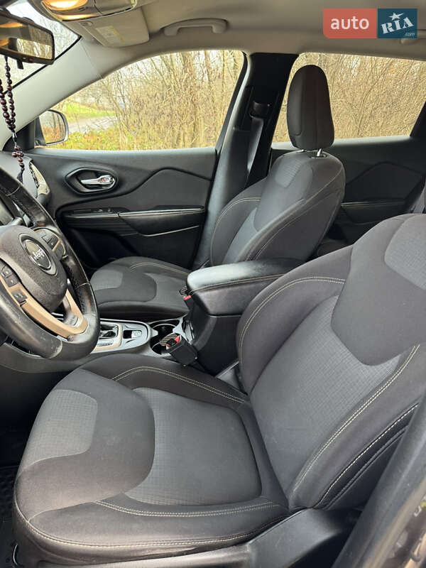 Внедорожник / Кроссовер Jeep Cherokee 2016 в Ивано-Франковске