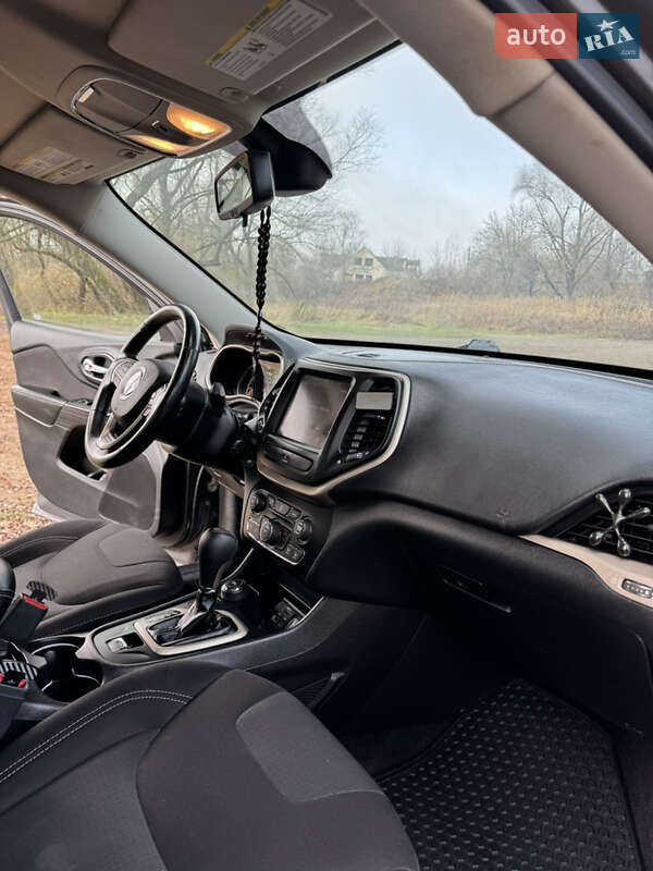 Внедорожник / Кроссовер Jeep Cherokee 2016 в Ивано-Франковске