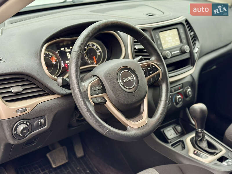 Внедорожник / Кроссовер Jeep Cherokee 2017 в Киеве