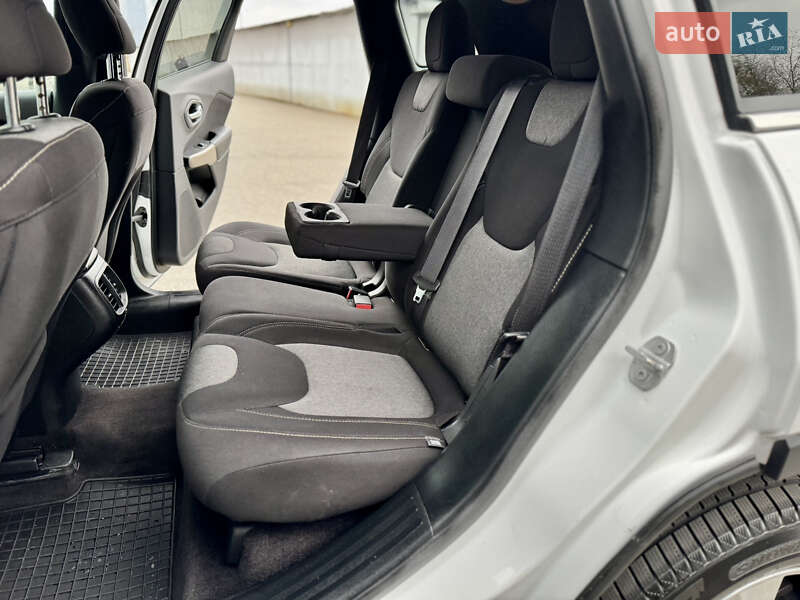 Внедорожник / Кроссовер Jeep Cherokee 2017 в Киеве