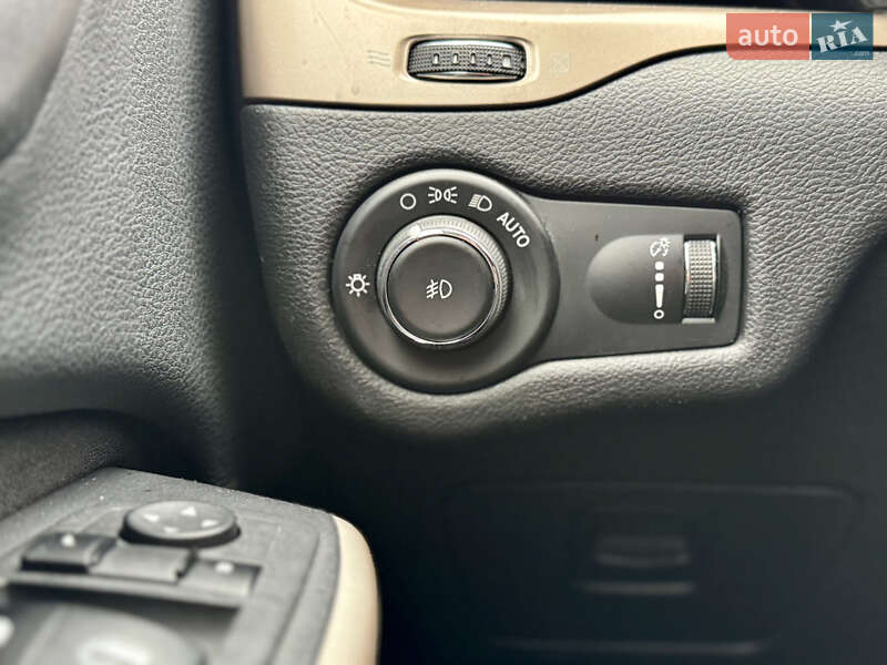 Внедорожник / Кроссовер Jeep Cherokee 2017 в Киеве