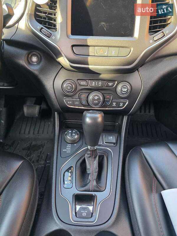 Внедорожник / Кроссовер Jeep Cherokee 2022 в Запорожье