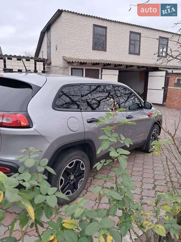 Внедорожник / Кроссовер Jeep Cherokee 2014 в Миргороде