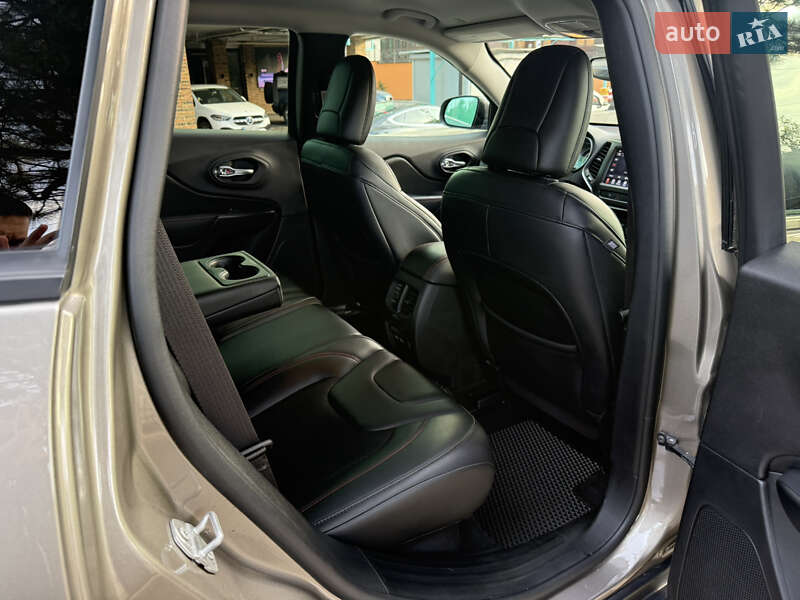 Внедорожник / Кроссовер Jeep Cherokee 2020 в Одессе