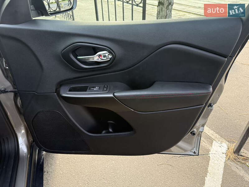 Внедорожник / Кроссовер Jeep Cherokee 2020 в Одессе