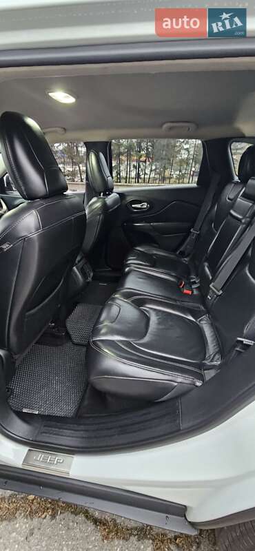 Внедорожник / Кроссовер Jeep Cherokee 2015 в Харькове