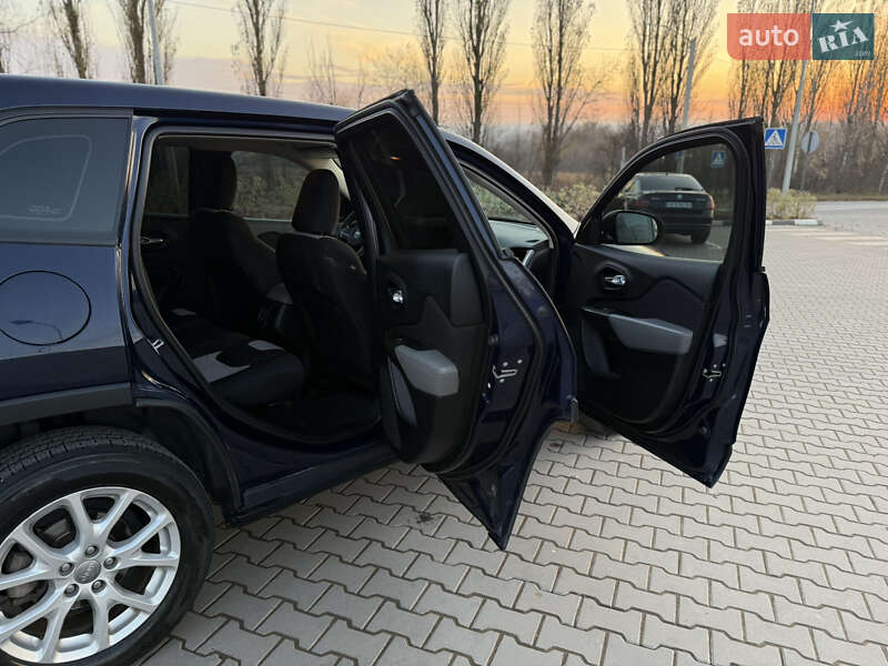 Внедорожник / Кроссовер Jeep Cherokee 2014 в Хмельницком фото 46 Внедорожник / Кроссовер Jeep Cherokee 2014 в Хмельницком