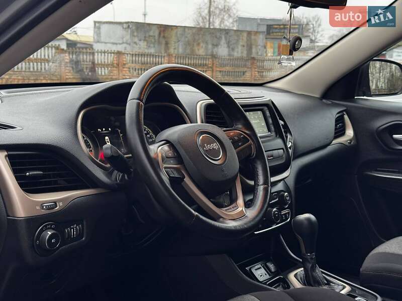 Позашляховик / Кросовер Jeep Cherokee 2015 в Охтирці