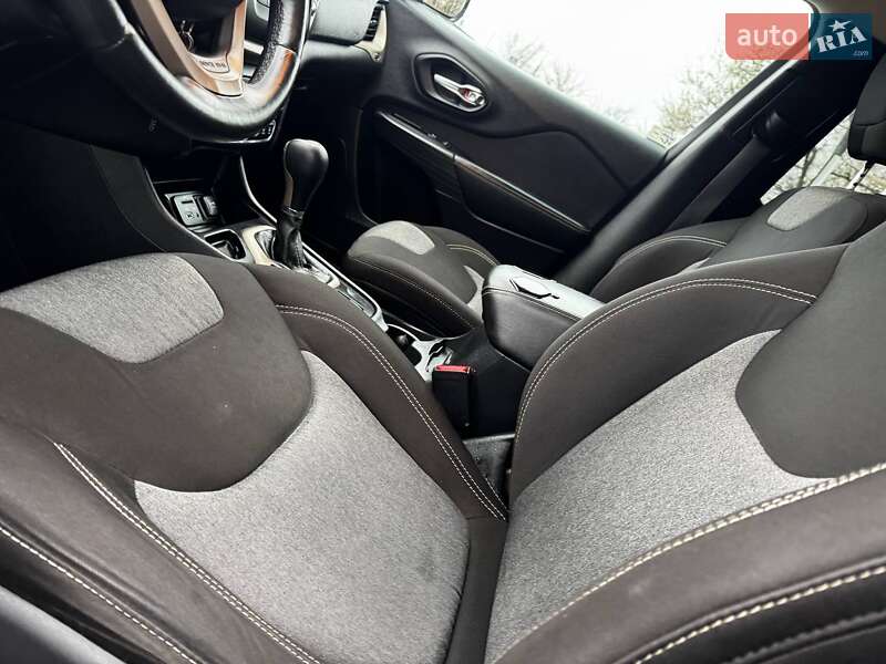 Позашляховик / Кросовер Jeep Cherokee 2015 в Охтирці