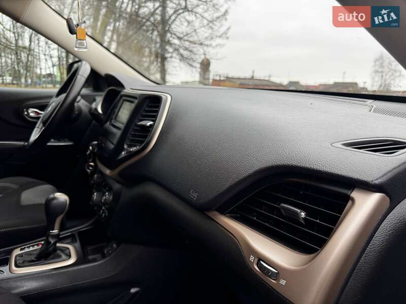 Позашляховик / Кросовер Jeep Cherokee 2015 в Охтирці