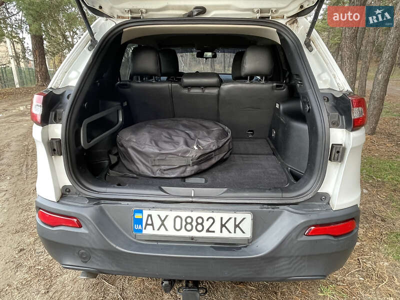 Внедорожник / Кроссовер Jeep Cherokee 2015 в Харькове