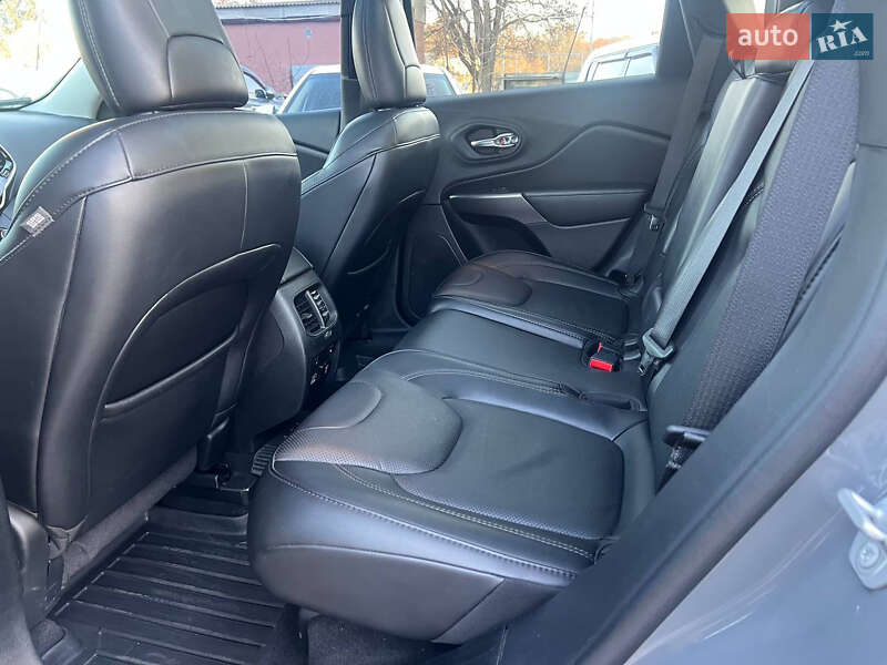 Внедорожник / Кроссовер Jeep Cherokee 2020 в Полтаве