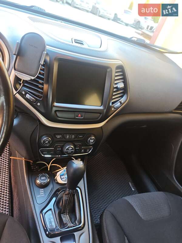 Внедорожник / Кроссовер Jeep Cherokee 2017 в Львове