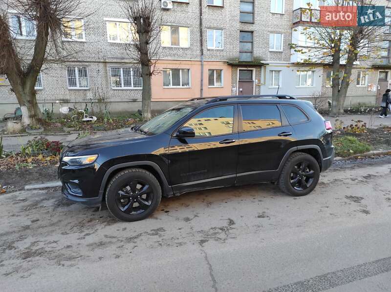Внедорожник / Кроссовер Jeep Cherokee 2018 в Коростышеве